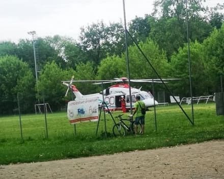 FAVRIA - Bimbo di un anno e mezzo si sente male: l'elicottero del 118 atterra nel parco Valentino