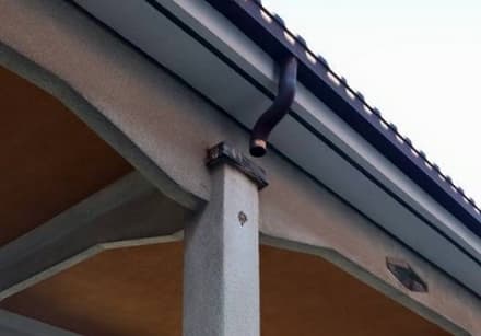 RIVAROLO - Al cimitero spariscono fiori e grondaie di rame