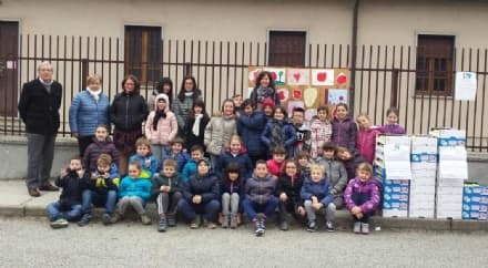 CASTELLAMONTE - I bimbi delle scuole e le mele per Candiolo