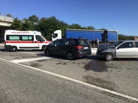 CASTELLAMONTE - Ennesimo incidente all'incrocio con la pedemontana: due donne di Salassa ferite - FOTO E VIDEO