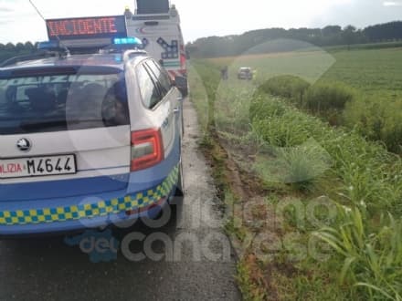 AZEGLIO - Escono di strada con il suv: miracolosamente illesi due pensionati di 82 e 84 anni - FOTO