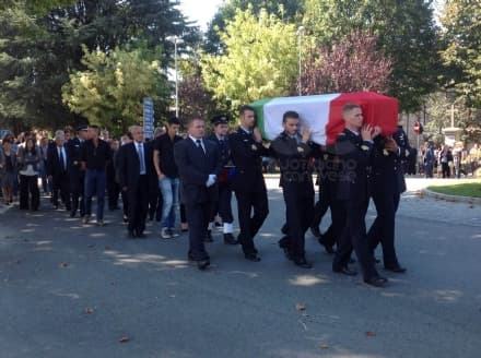 SAN GIUSTO CANAVESE - Più di 1500 persone hanno salutato il maggiore Alessandro Dotto - FOTO e VIDEO