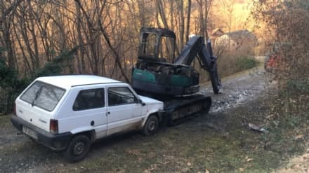 ALICE SUPERIORE - Va a fuoco escavatore: pronto intervento dei vigili del fuoco