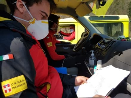 VALLE SOANA - I volontari del soccorso alpino portano mascherine e medicinali ai cittadini