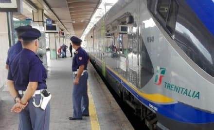 FERROVIA IVREA-TORINO - Non si allontana dalla linea gialla: muore un ventenne travolto dal treno alla stazione Stura