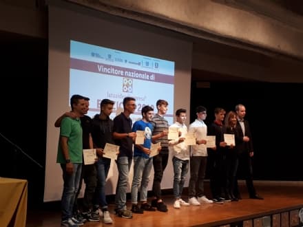 IVREA - Aiutare disabili e non vedenti a prendere l'autobus: il progetto dei ragazzi del Gramsci premiato da Intesa Sanpaolo - VIDEO
