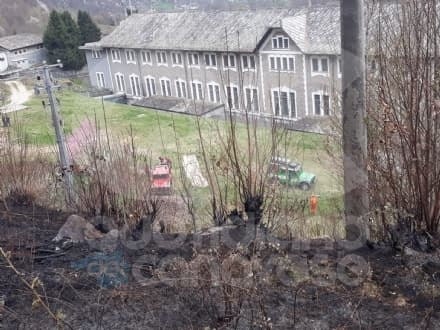LOCANA - Incendio boschivo a Rosone alle spalle della centrale idroelettrica - FOTO
