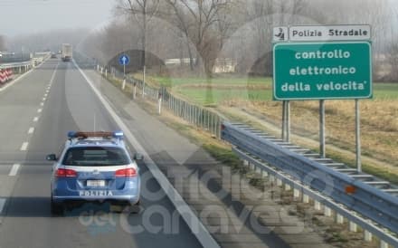 TANGENZIALE TORINO - Viaggiano sulla corsia d'emergenza per evitare la coda: patenti ritirate e multe di 430 euro