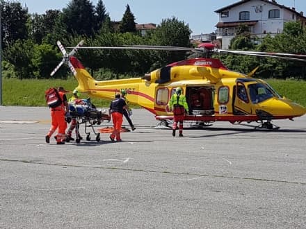 CUORGNE' - Precipita nella scarpata mentre pota una pianta: grave un uomo trasportato al Cto