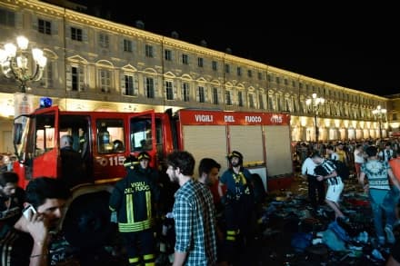 TERRORE IN PIAZZA SAN CARLO - 1000 feriti: bimbo in coma. Un petardo ha scatenato il panico