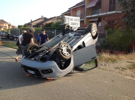SAN GIUSTO - Auto si ribalta: un ferito in ospedale - FOTO