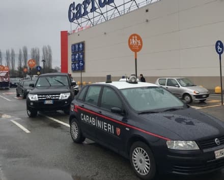 BUROLO - Tragedia al Carrefour: ragazza di 25 anni si taglia la gola con una scatoletta e muore
