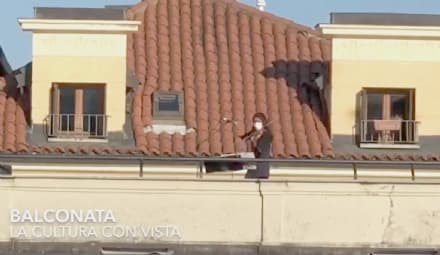 CUORGNE' - A sorpresa un concerto di violino inaugura la nuova balconata della biblioteca - VIDEO