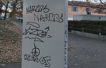 IVREA - Restaurato e subito vandalizzato il totem delle «Donne della Resistenza»: lo sdegno del Centro Documentazione Pace