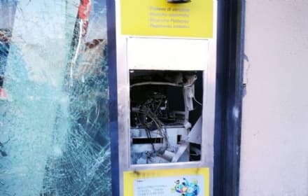 MAPPANO - Esplode il bancomat dell'ufficio postale: ladri in fuga