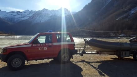 CERESOLE REALE - E' morto il camoscio recuperato sul ghiaccio dai vigili del fuoco