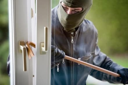 VOLPIANO - Raffica di furti in case e villette: è caccia ai ladri acrobati