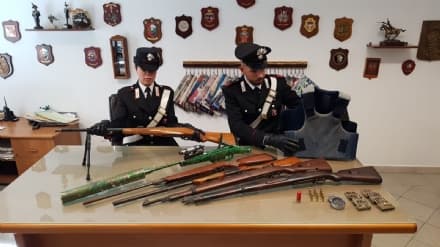 LEINI-FRONT CANAVESE - Fucili con puntatore laser, giubbotti antiproiettili e munizioni: due arresti