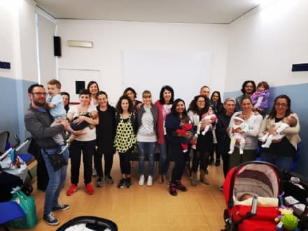 BORGARO - Nuovi nati, consegnati i «pacchi bebè» alle famiglie