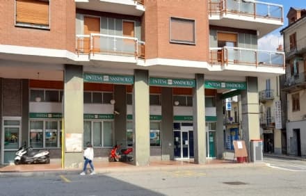 CUORGNE' - Bimbo di due anni resta bloccato nel locale bancomat: i carabinieri e la mamma riescono a farlo uscire