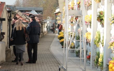 RIVAROLO CANAVESE - Urina sulla tomba della madre dell'ex compagno: denunciata dai carabinieri per vilipendio