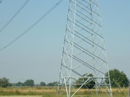 BROSSO - Sale su un traliccio e si toglie la vita a 21 anni