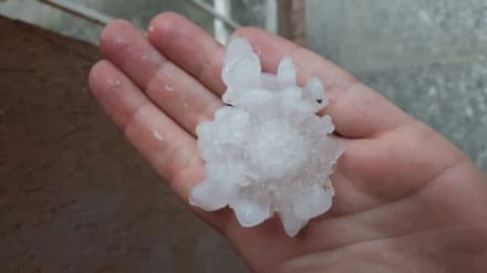 METEO CANAVESE - Pazzesca grandinata tra Castellamonte e Rivarolo: chicchi di ghiaccio come albicocche - FOTO e VIDEO