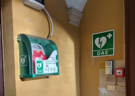 VALPERGA - Paese cardioprotetto: installati defibrillatori in Municipio e a scuola