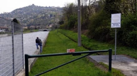 QUASSOLO - Una donna cade nel canale dell'Enel, ma viene salvata in tempo