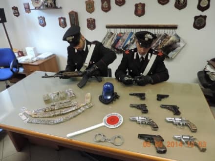 CANAVESE - Carabinieri sequestrano un arsenale a Leinì