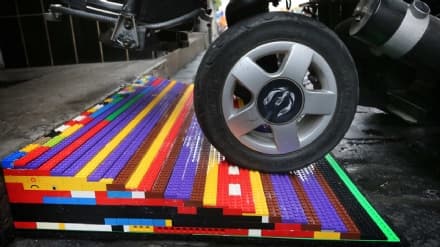 SOCIETA' - Le rampe per disabili fatte di Lego