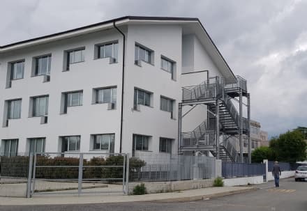 RIVAROLO CANAVESE - Crollano calcinacci dal soffitto della scuola media Gozzano: è la seconda volta in un anno e mezzo