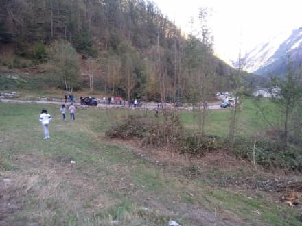 LOCANA-NOASCA - Auto incastrata: ore di «passione» sulla 460