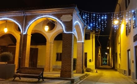 RIVAROLO - Il Natale che non passa mai... «In centro ci sono ancora le luminarie natalizie» - FOTO