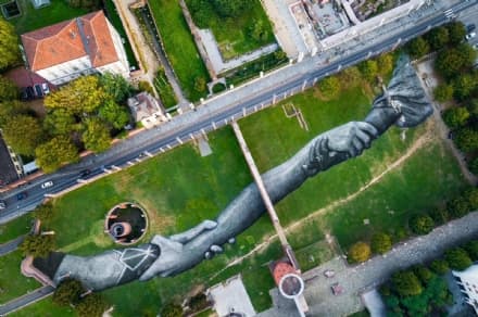 ARTE – La catena umana di Saype passa da Torino