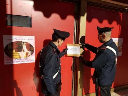 LEINI - Sesso a pagamento nel centro massaggi: quattro cinesi denunciati dai carabinieri