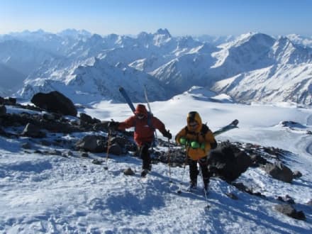 IMPRESA - Dal Canavese al tetto d'Europa: un'emozione infinita sulla cima del monte Elbrus - FOTO