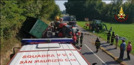 SAN FRANCESCO - Trattore si ribalta durante una manovra - FOTO