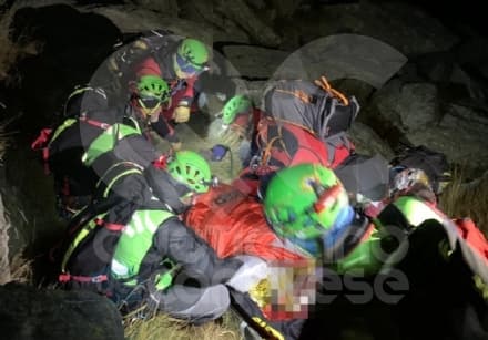 TRAVERSELLA - Gravemente ferito per una caduta in alpeggio: lungo intervento del soccorso alpino nel cuore della notte - FOTO e VIDEO