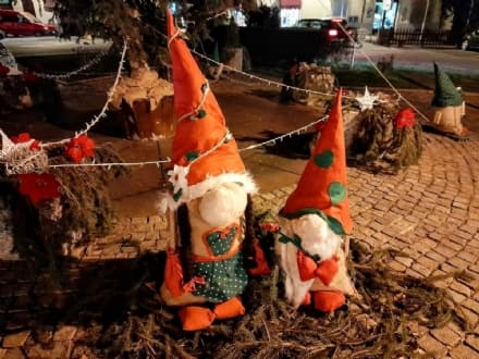 PONT CANAVESE - Tornano gnomi e presepi: è la magia del Natale - FOTO