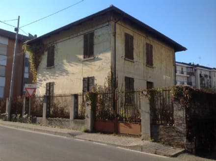 CUORGNE' - Tentar non nuoce: una caserma della GdF in regalo