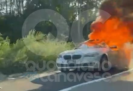 FOGLIZZO - Auto prende fuoco durante la marcia: intervento dei vigili del fuoco - FOTO