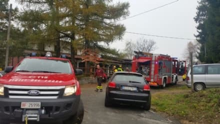 COLLERETTO CASTELNUOVO - Paura a Santa Elisabetta: un ragazzo di Borgaro scivola sul tetto