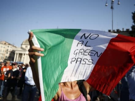 IVREA - Domenica «No Pass» in piazza Ottinetti per una manifestazione