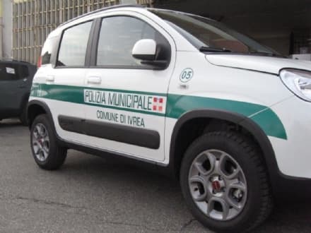 IVREA - Salvano un uomo dal suicidio: un «grazie» speciale ai vigili urbani