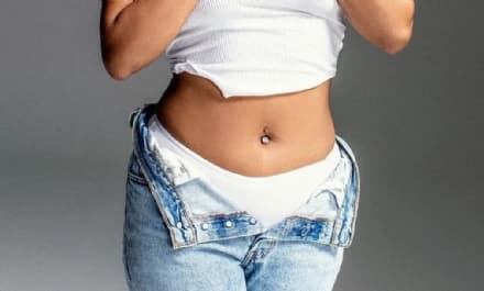 GLAMOUR – Il trend dell’autunno, i «jeans umbuttoned»