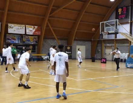 CHIVASSO - Pallacanestro: ai biancoverdi il derby canavesano con l'Ivrea