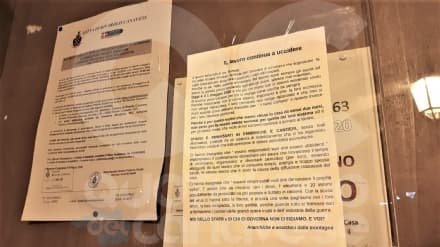 RIVAROLO - Volantini anarchici sulle bacheche del municipio in via Ivrea - FOTO