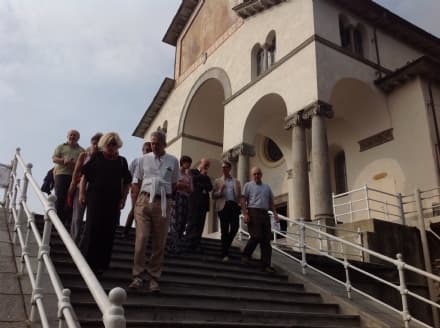 BELMONTE - I frati se ne sono andati, il Santuario è chiuso: la Messa si celebra all'aperto