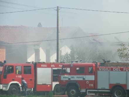 STRAMBINO - Incendio devasta alloggio in frazione Crotte